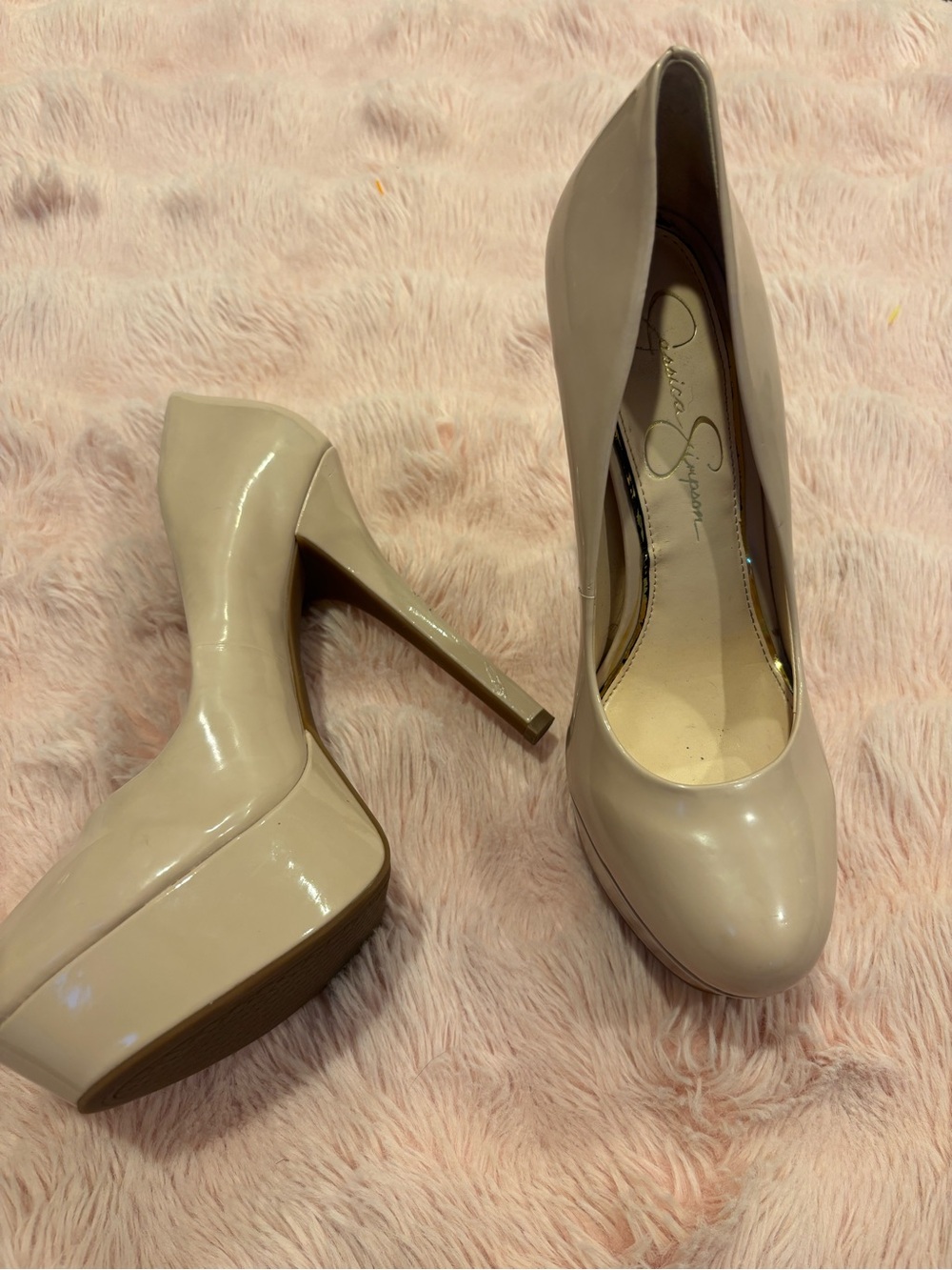 Jessica Simpson Beige Patent Platform Pumps